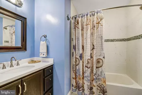 Bath - 7714 Shootingstar Dr, Springfield, VA 22152 photo 4 of 4