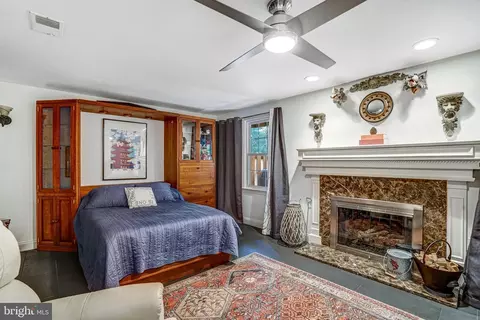 Bedroom - 7714 Shootingstar Dr, Springfield, VA 22152 photo 2 of 5