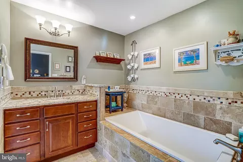 Bath - 7714 Shootingstar Dr, Springfield, VA 22152 photo 3 of 4