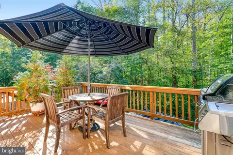 Exterior - 7714 Shootingstar Dr, Springfield, VA 22152 photo 4 of 13