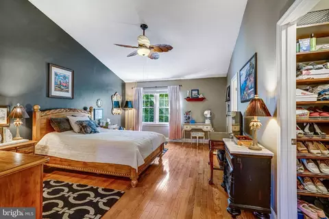 Bedroom - 7714 Shootingstar Dr, Springfield, VA 22152 photo 3 of 5