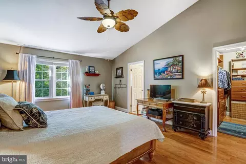 Bedroom - 7714 Shootingstar Dr, Springfield, VA 22152 photo 4 of 5