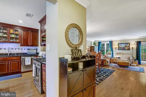 Entry Way - 7714 Shootingstar Dr, Springfield, VA 22152 photo 2 of 4