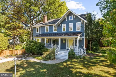 2647 Woodley Pl, Falls Church, VA 22046
