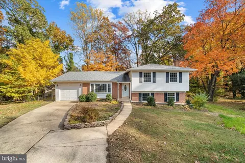6419 Charnwood St, Springfield, VA 22152