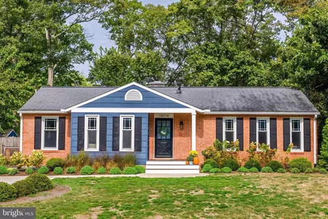 14714 Cranoke St, Centreville, VA 20120