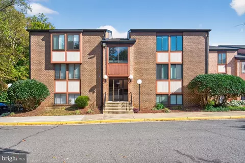 3107 Buccaneer Ct #202, Fairfax, VA 22031