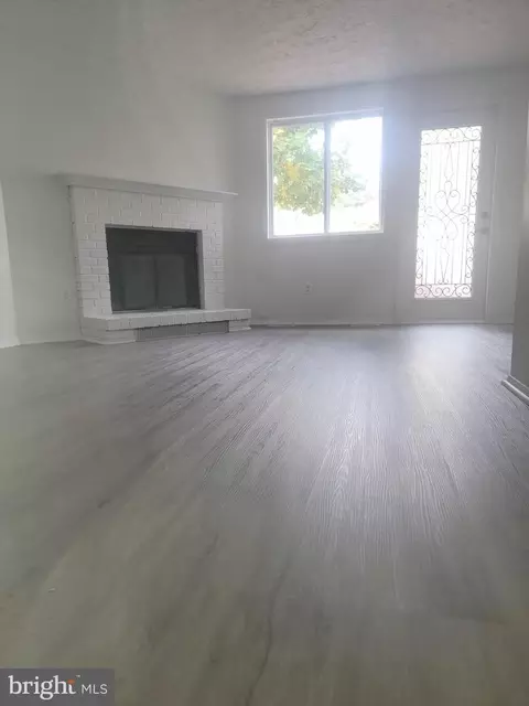 Living - 8312 Brookvale Ct, Springfield, VA 22153 photo 2 of 3