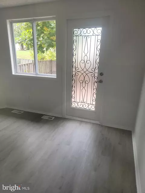 Entry Way - 8312 Brookvale Ct, Springfield, VA 22153 photo 5 of 9
