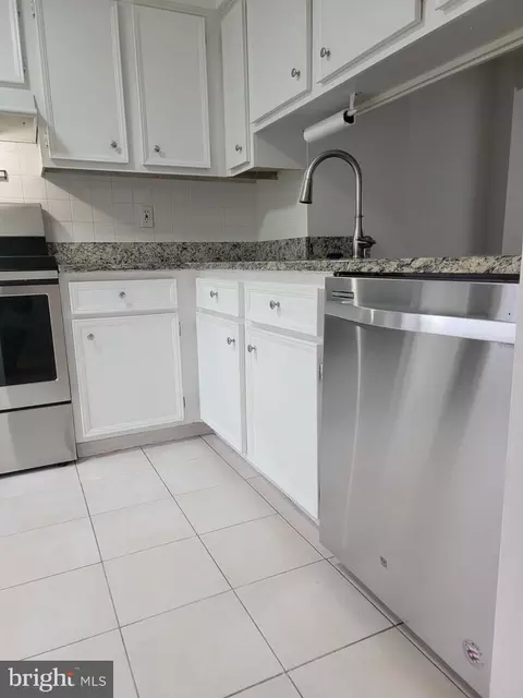Kitchen - 8312 Brookvale Ct, Springfield, VA 22153 photo 5 of 6