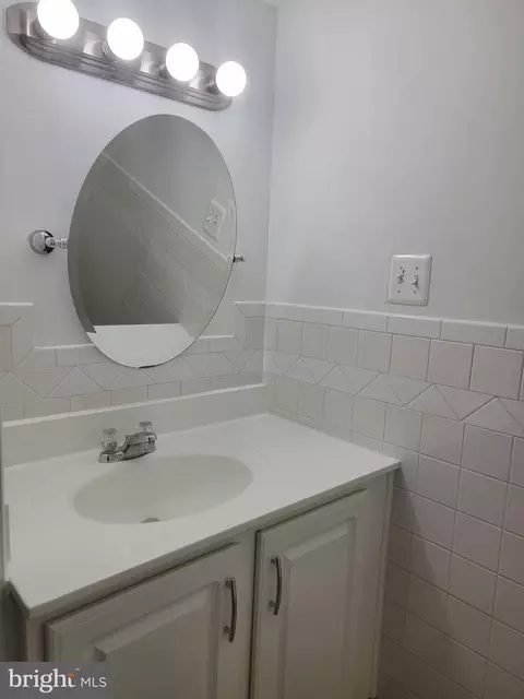 Bath - 8312 Brookvale Ct, Springfield, VA 22153 photo 2 of 2