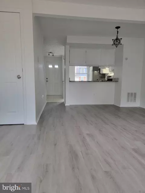 Entry Way - 8312 Brookvale Ct, Springfield, VA 22153 photo 4 of 9