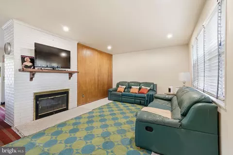6221 Hibbling Ave, Springfield, VA 22150 photo 3