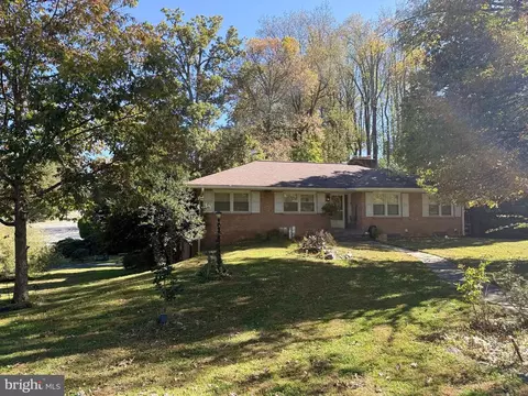 1501 Woodacre Dr, Mclean, VA 22101 photo 2