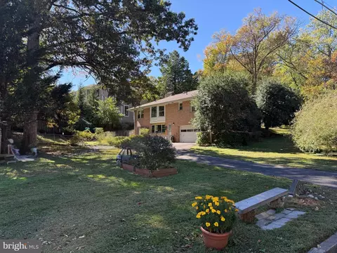 1501 Woodacre Dr, Mclean, VA 22101 photo 3
