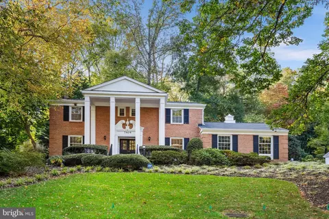 7404 Rippon Rd, Alexandria, VA 22307