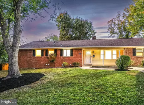 7836 Anson Ct, Springfield, VA 22152 photo 2