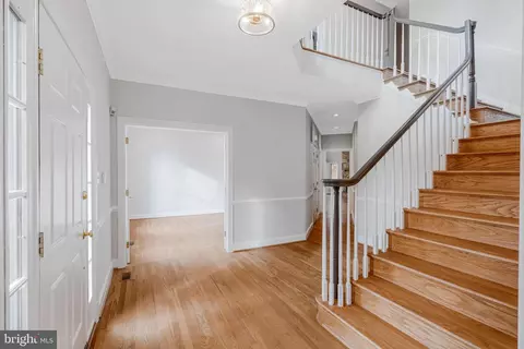 Entry Way - 1200 Chadsworth Ct, Mclean, VA 22102 photo 3 of 8