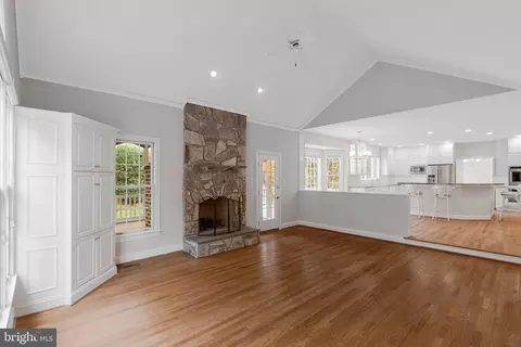 Living - 1200 Chadsworth Ct, Mclean, VA 22102 photo 10 of 11