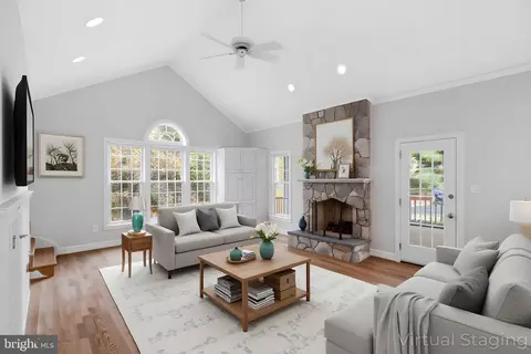 Living - 1200 Chadsworth Ct, Mclean, VA 22102 photo 7 of 11