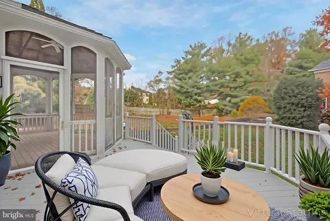 Exterior - 1200 Chadsworth Ct, Mclean, VA 22102 photo 6 of 12