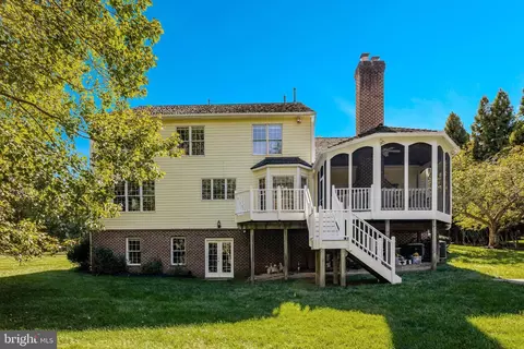 Exterior - 1200 Chadsworth Ct, Mclean, VA 22102 photo 11 of 12
