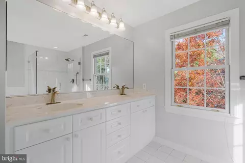 Bath - 1200 Chadsworth Ct, Mclean, VA 22102 photo 1 of 4