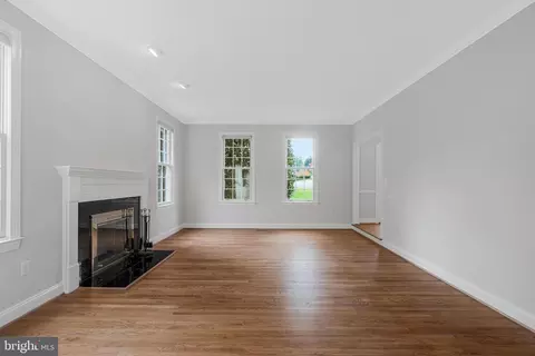 Living - 1200 Chadsworth Ct, Mclean, VA 22102 photo 2 of 11