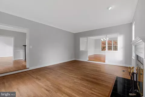 Living - 1200 Chadsworth Ct, Mclean, VA 22102 photo 4 of 11