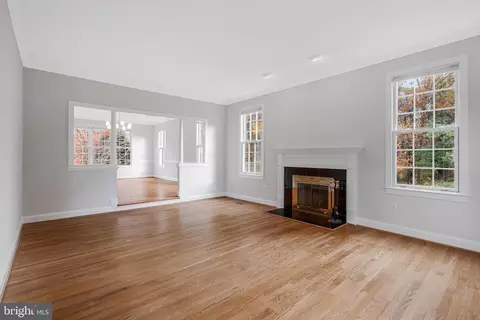 Living - 1200 Chadsworth Ct, Mclean, VA 22102 photo 3 of 11