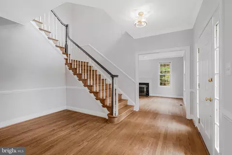 Entry Way - 1200 Chadsworth Ct, Mclean, VA 22102 photo 4 of 8