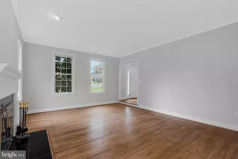 Living - 1200 Chadsworth Ct, Mclean, VA 22102 photo 5 of 11
