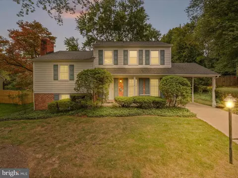 8112 Briar Creek Dr, Annandale, VA 22003