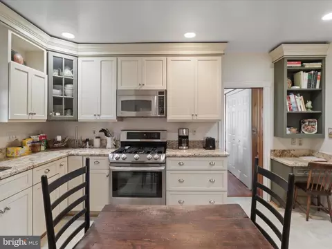910 Locust St, Herndon, VA 20170 photo 24