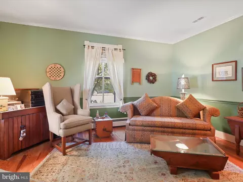 910 Locust St, Herndon, VA 20170 photo 7