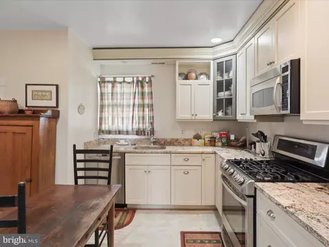 910 Locust St, Herndon, VA 20170 photo 21