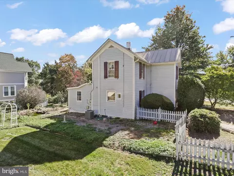 910 Locust St, Herndon, VA 20170 photo 34