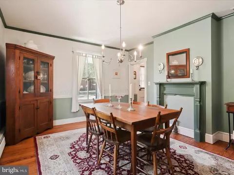 910 Locust St, Herndon, VA 20170 photo 12