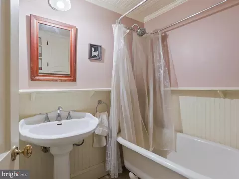 910 Locust St, Herndon, VA 20170 photo 28