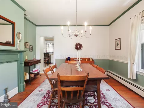 910 Locust St, Herndon, VA 20170 photo 13