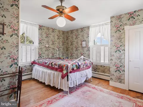 910 Locust St, Herndon, VA 20170 photo 25