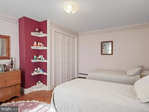 910 Locust St, Herndon, VA 20170 photo 32