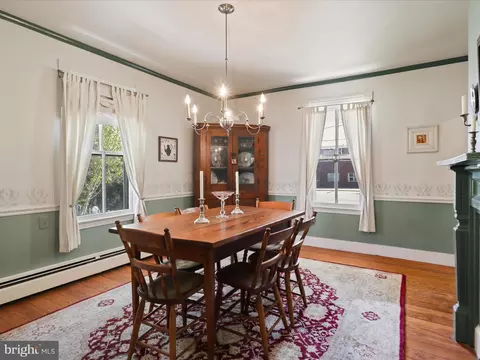 910 Locust St, Herndon, VA 20170 photo 11