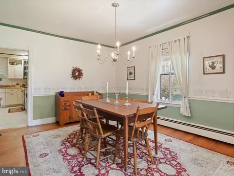 910 Locust St, Herndon, VA 20170 photo 10