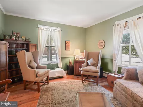 910 Locust St, Herndon, VA 20170 photo 9