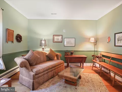 910 Locust St, Herndon, VA 20170 photo 8