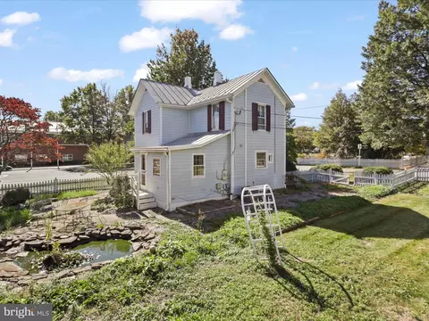 910 Locust St, Herndon, VA 20170 photo 35
