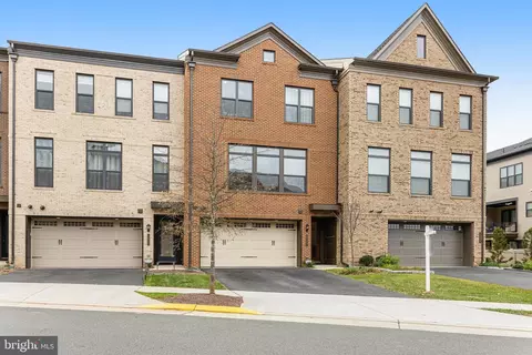 12307 W Oaks Dr, Fairfax, VA 22030