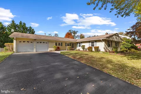 12820 Point Pleasant Dr, Fairfax, VA 22033