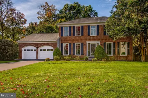 2131 Robin Way Ct, Vienna, VA 22182